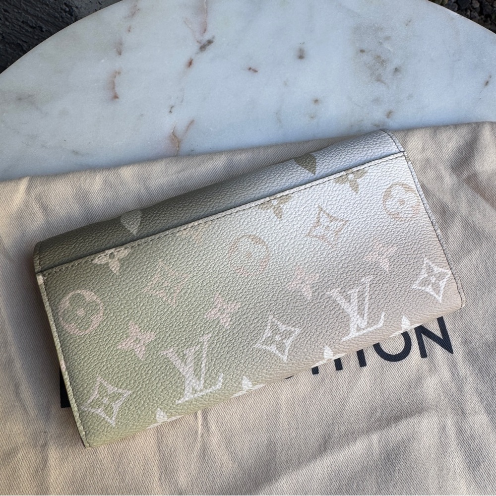 Louis Vuitton Spring in the City Sarah Wallet - Picture 5 of 15